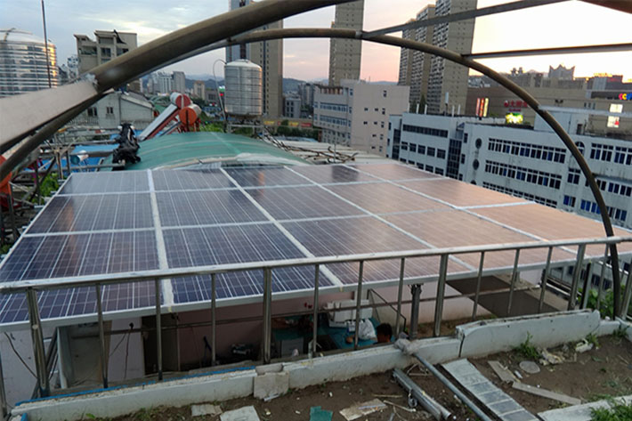 永明光伏與東莞中堂何先生簽訂了7KW的家庭光伏發電項目